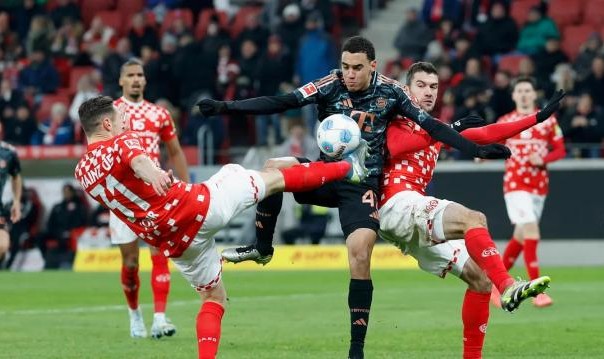 又残又累的拜仁终于输了联赛，埃贝尔拒买替补中锋