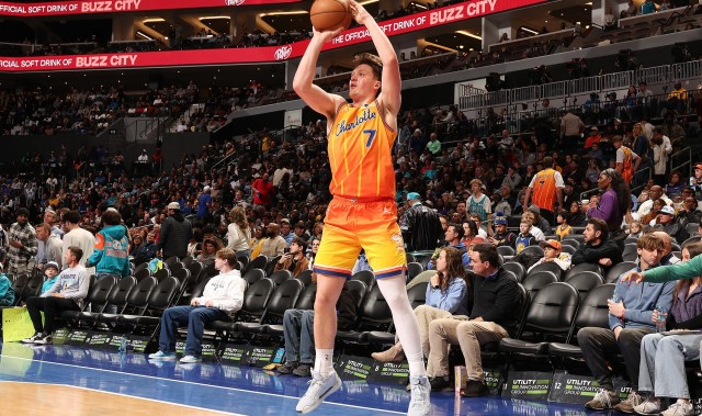 v体育官网-考辛斯：最佳新秀选克尼佩尔 他有可能打破库里几乎所有投篮纪录