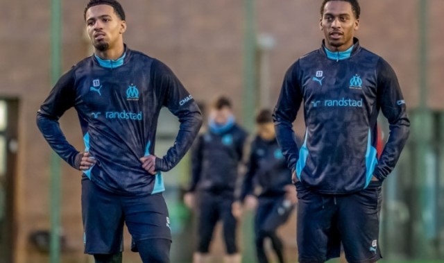 v体育app-😂哥你也来了？恩瓦内里外租马赛，与廷伯的双胞胎兄弟昆滕相聚