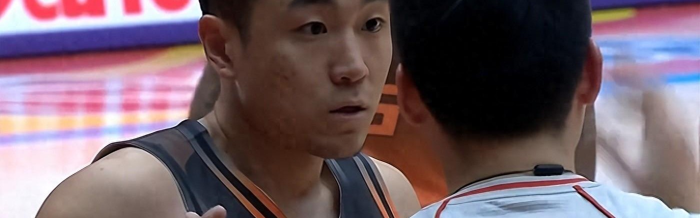 大冷门！卫冕冠军无缘8连胜，山东男篮12战11胜，邱彪有能