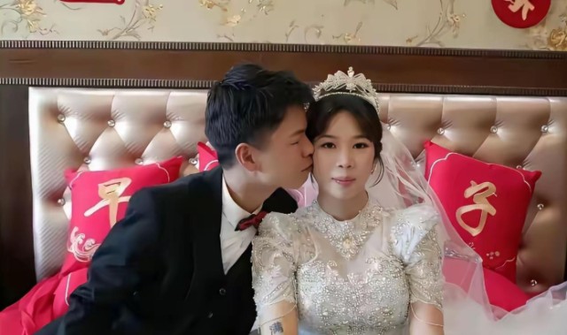 新婚女子手臂成亮点，“满眼都是xxx”，难道新郎一点都不在乎？